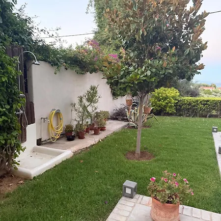 M M شقة Corinth