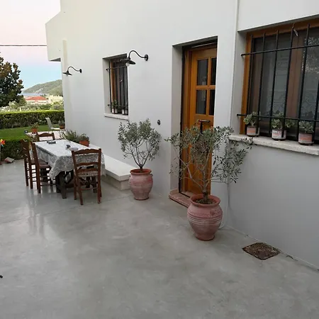 شقة M M Corinth